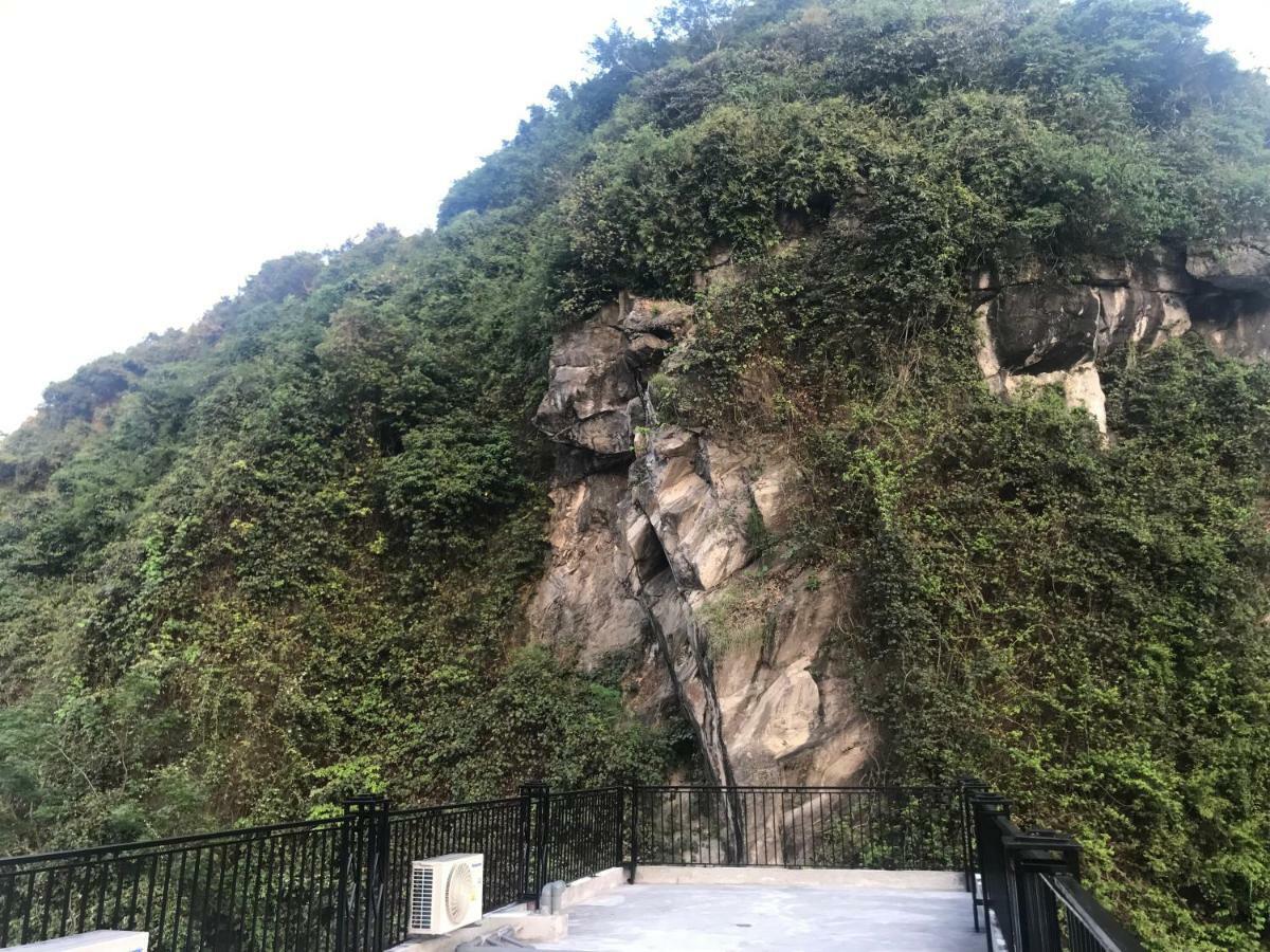 Galaxy Hotel Cat Ba Island Exterior foto